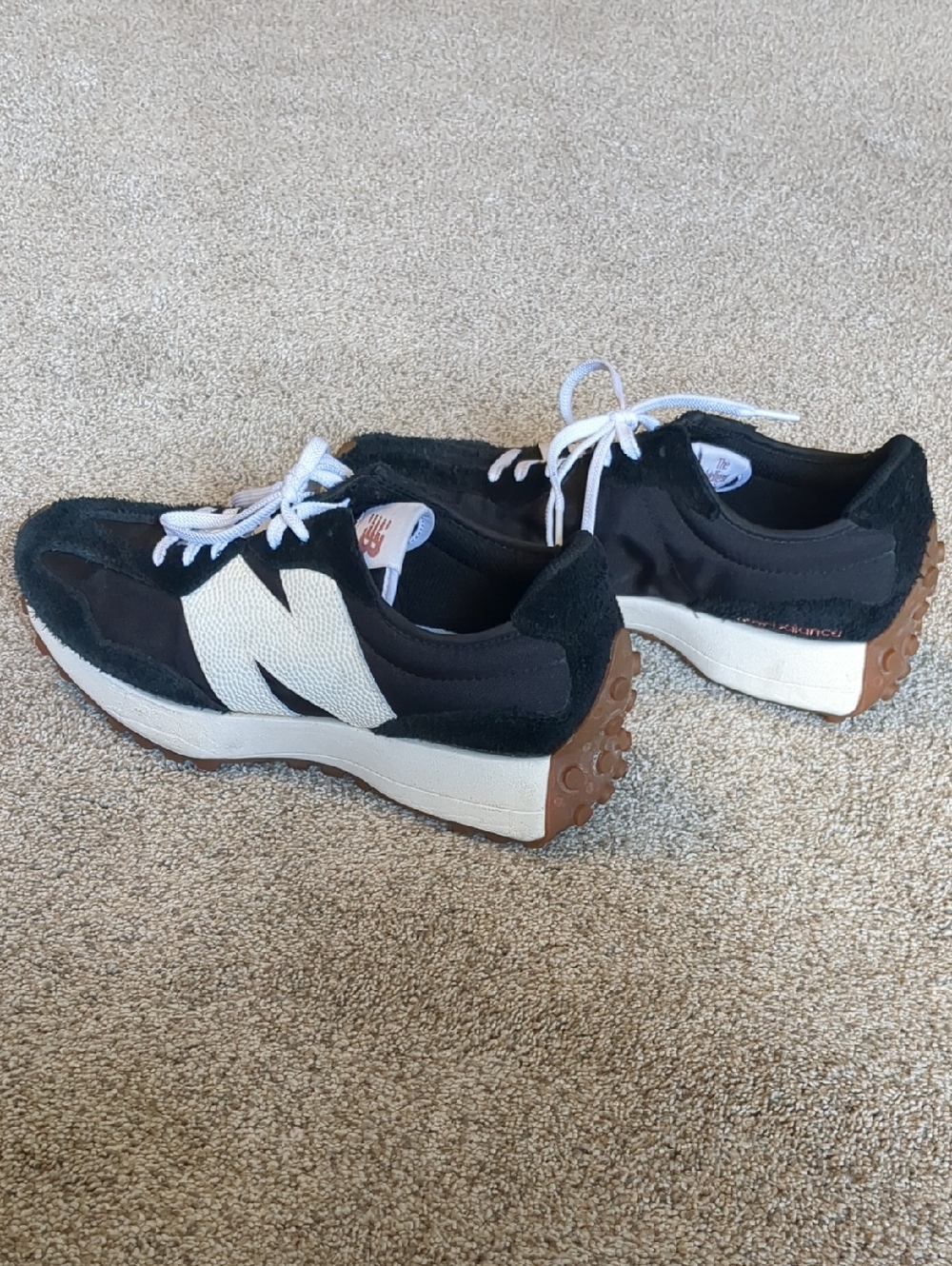 New Balance 327 Black And White Size 9 - Picture 9 of 9